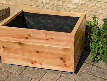 Solid 2x cedar planter