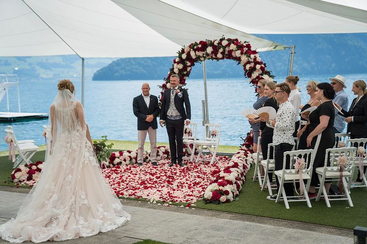 Freie Trauung Schweiz - Trauredner und Zeremonienleiter Wedding Man führt eine Zeremonie in Vitznau.