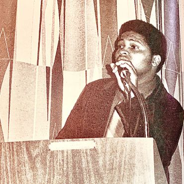 Class President Thomas Battle is addressing the 1976 Class at our first 10 year Class Reunion.