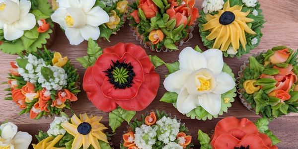 This class will focus on the basics of coloring buttercream, handling piping bags, working with a va