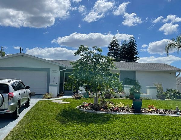 Florida home painted by Myers Cape Coral Painting.
