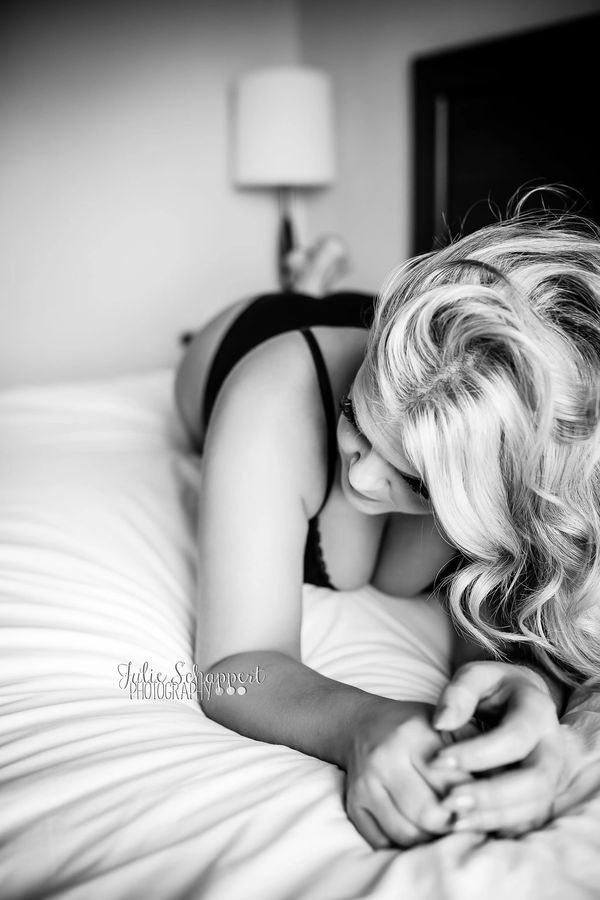 boudoir, boudoir yxe, boudoir white, boudoir hotel, boudoir saskatoon