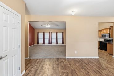 Living room with wood floors, home for sale, Elk City, OK
