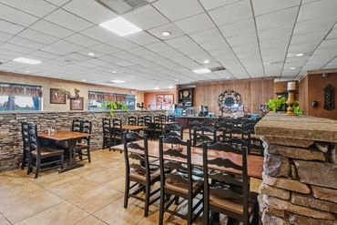 Breakfast dining area at Northwest Inn hotel, Woodward, OK