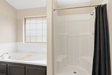 Bathroom with tub and shower, home for sale, Elk City, OK
