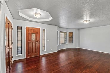Living room at 1010 Amy Way in Elk City, Oklahoma
