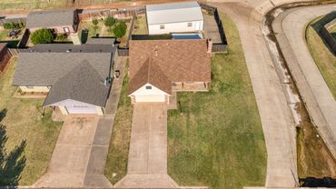 Front overhead view of 111 Mockingbird Lane in Elk City, Oklahoma