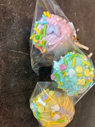 ✨ Soft vanilla cake • Chocolate coating • Spring sprinkles • Homemade with love