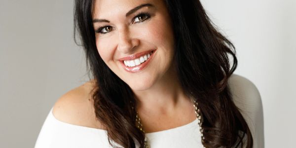 A photo of the reviewer, Lisa