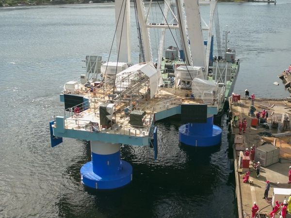 Jettyless LNG transfer system