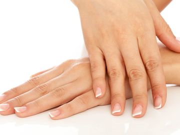 cabina estetica beauty estetista smalto semipermanente unghie fotoindurente durata due settimane