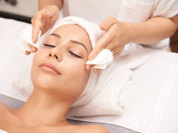 cabina estetica beauty estetista trattamento acido glicolico esfoliante cute luminosa compatta pelle