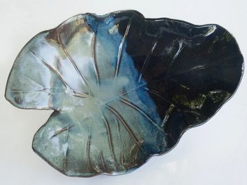 Ceramic tray, with imprint of a leaf by Jackie Warmelink.