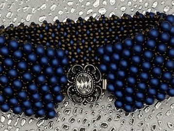 netted crystal pearls cuff