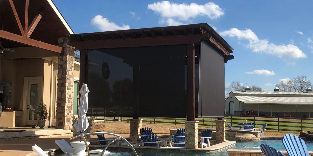Drop shade drop screens solar screens outdoor roller shade for sun protection on a pergola