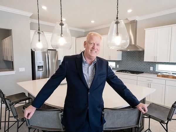 Florida's new construction buyer agent specialist offering a Real Estate Estate Rebate to my buyers.