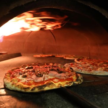 Pizza party Windsor | Berkshire on site catering | Great tasting wood fired pizza Windsor