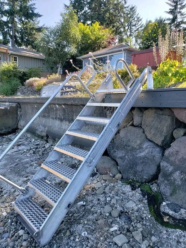 Steps with railing