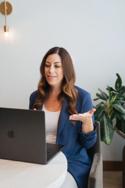 Kelly Gutowski LCSW offering EMDR therapy in Glendale Arizona office