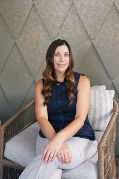 Kelly Gutowski LCSW offering EMDR therapy in Glendale Arizona office