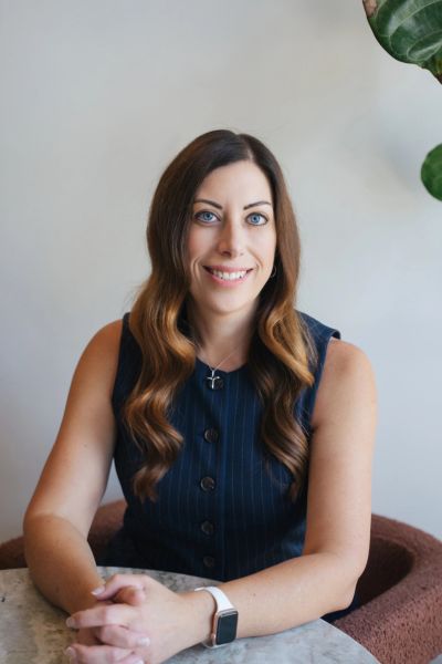 Kelly Gutowski LCSW offering EMDR therapy in Glendale Arizona office