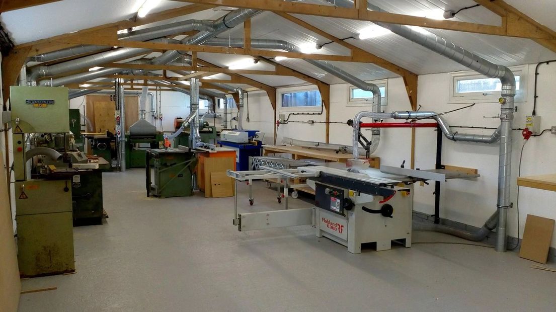 room with equipament for building the furniture