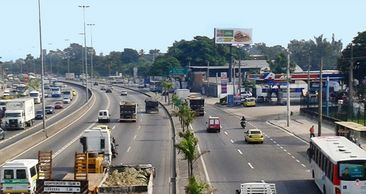 Anuncio em Painel Rodoviário de Alumínio aumenta a Beleza do comercial