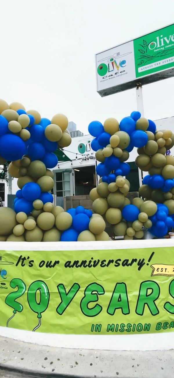 balloon letters anniversary party