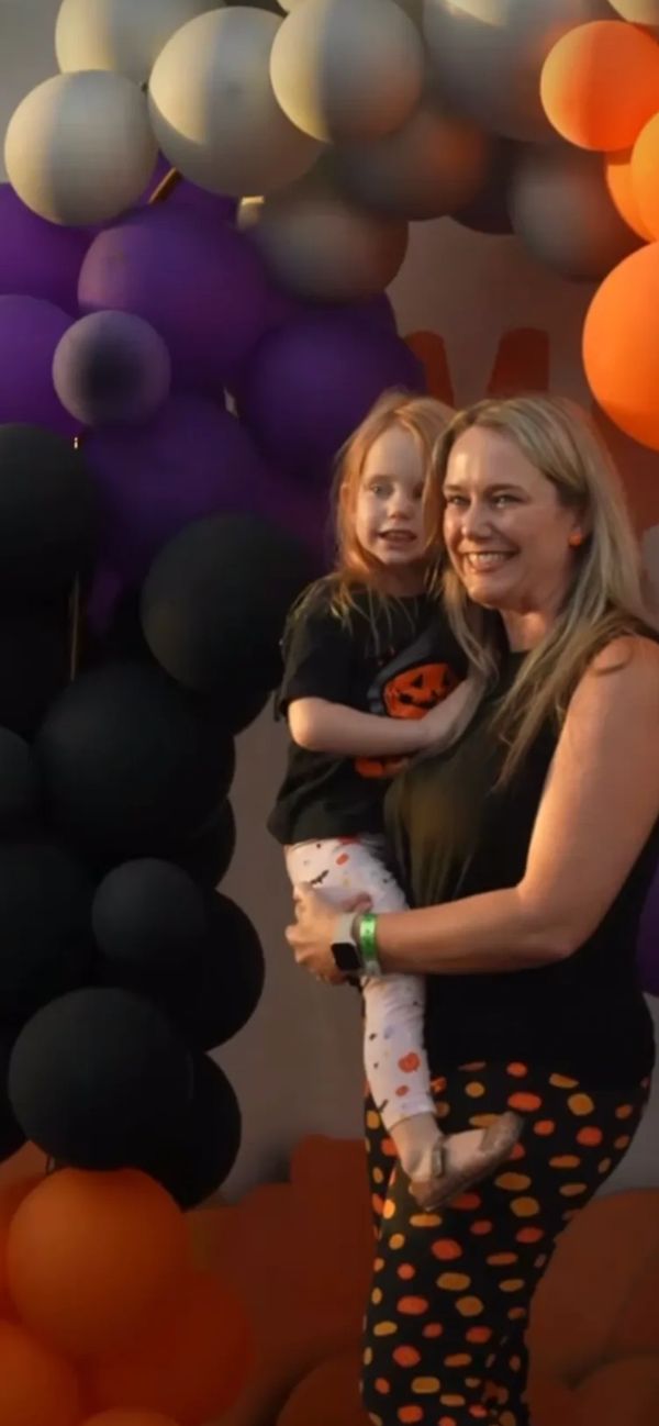 halloween party balloon arch