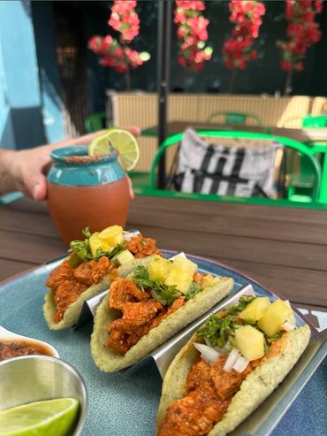 Tacos de pastor en bella terraza