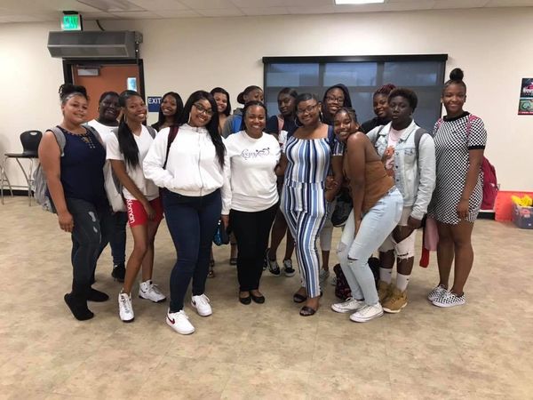 On-campus mentorship club with founder and mentees! Smiles!