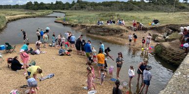 Image of Single Parent Families catching crabs at Campmates.