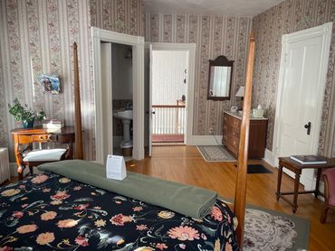 The Guilford Bed & Breakfast - Rose Room