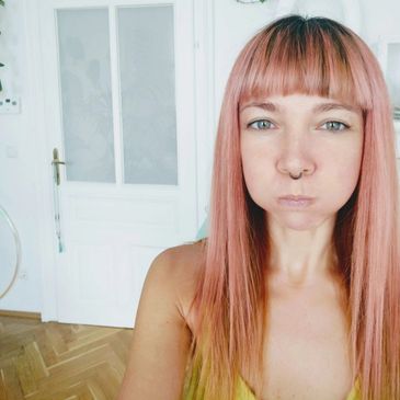 Face Yoga
Gesichtsyoga
Blooom Up Your Face
jünger aussehen
Falten reduzieren
Cosmic Nailha