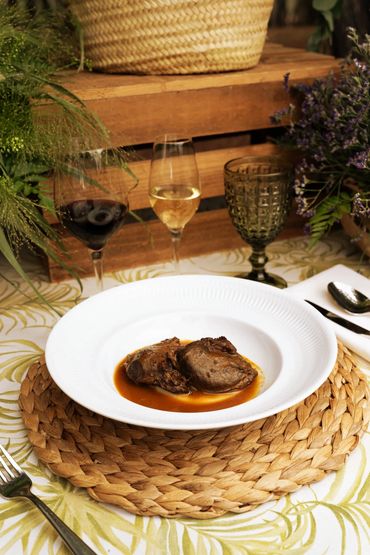 Carrilleras de cerdo estofadas con cremoso de boniato asado al romero.
RESTAURANTE 11
El Álamo / Mad