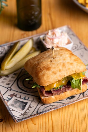 Sándwich de pastrami con queso cheddar y mostaza antigua
RESTAURANTE 11
El Álamo / Madrid