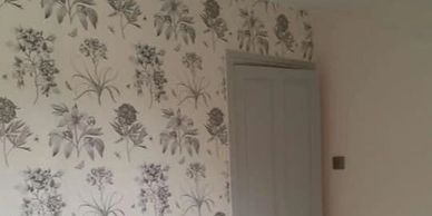 Hanging wallpaper in Swindon painters and decorators in Swindon 