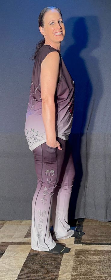 MHH Bling leggings set features 3 pockets and the MHH name running down your leg.