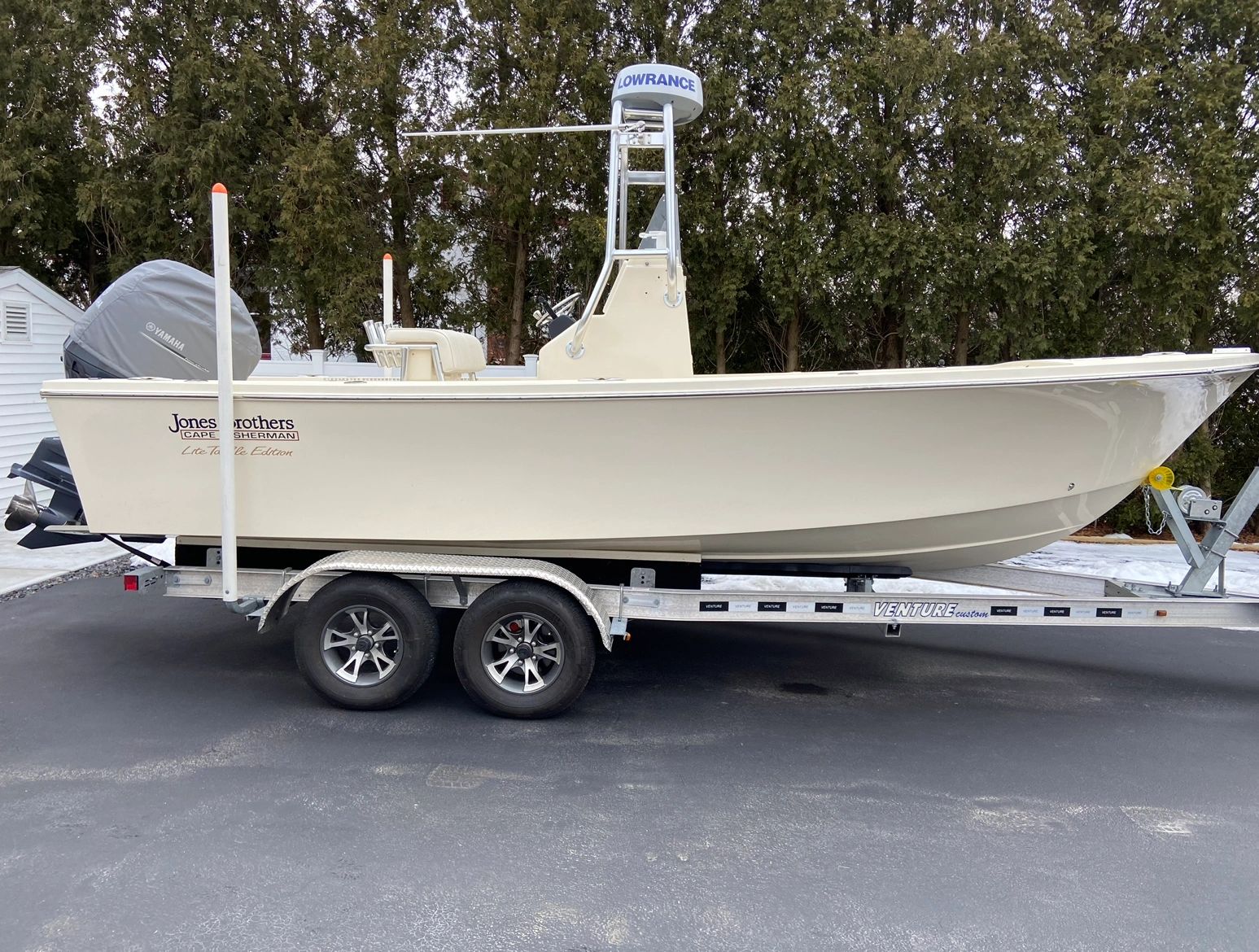 The boat; the Telecaster. Includes a GPS fish-finder radar and a motor guide Xi5 trolling motor.