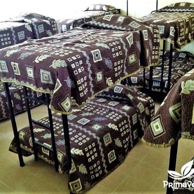 Se muestran las camas en tipo litera.