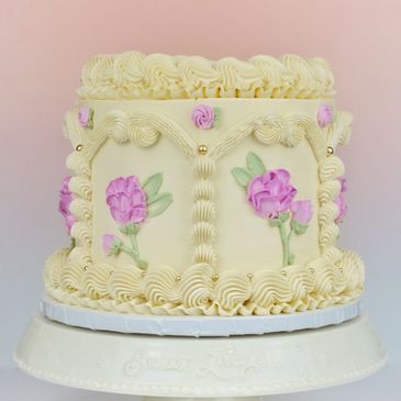 Vintage floral decorated cake with cream icing.