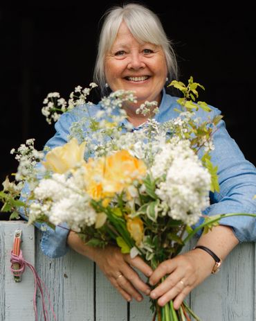 Devon flower farmer, looking happy & relaxed during her brand portrait session with felicity billen