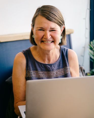 A candid moment captured by Felicity Billen, a portrait photographer based in Devon.