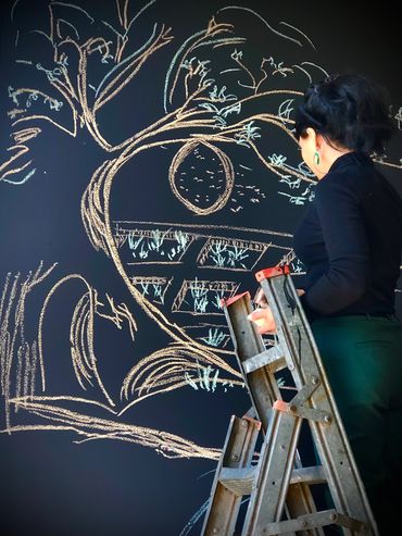 Lara Heinrich, Doodling on the wall.