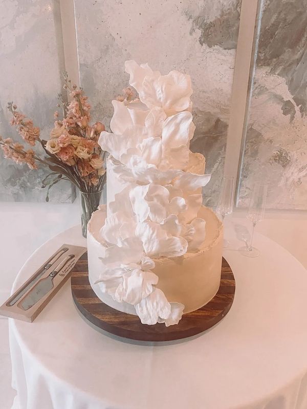6"+9"+14"vanilla cake,vanilla buttercream,strawberry compote,and lemon curd filling.Gum paste leaves