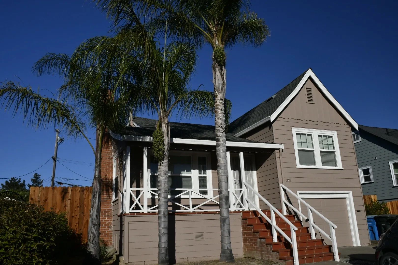 18 Howard Ave Vallejo
For Sale at $459,000
This is a very sweet 1940's home.