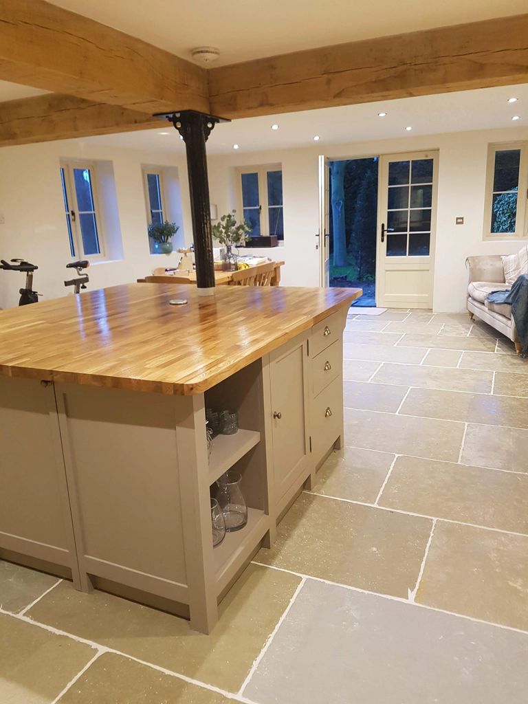 Centre Island built round the column splits into two parts
High gloss worktop custom units