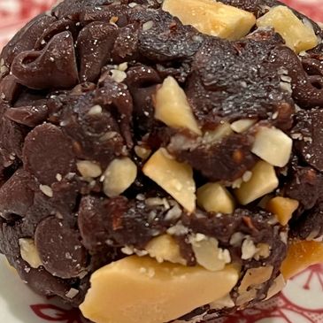 chocolate peanut energy bite
