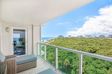 Fort Lauderdale Beachfront condo with Coastline & Direct Ocean View