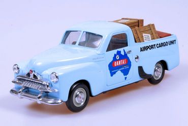 Holden FJ Qantas Airport Cargo Mint & Boxed 1:25
